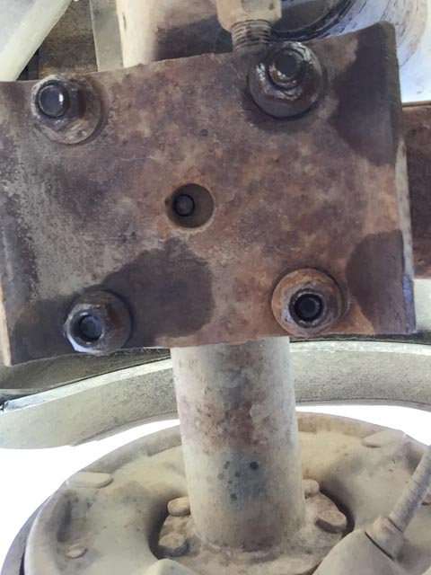 lined up, more or less, with the leaf-spring pin again. But nothing is holding it in place other than torque